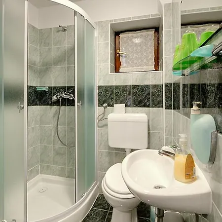 Pensionat With A Parking Space Premantura, - 7463 2*