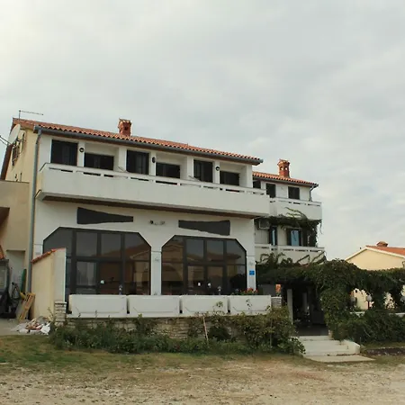 Pensionat With A Parking Space Premantura, - 7463