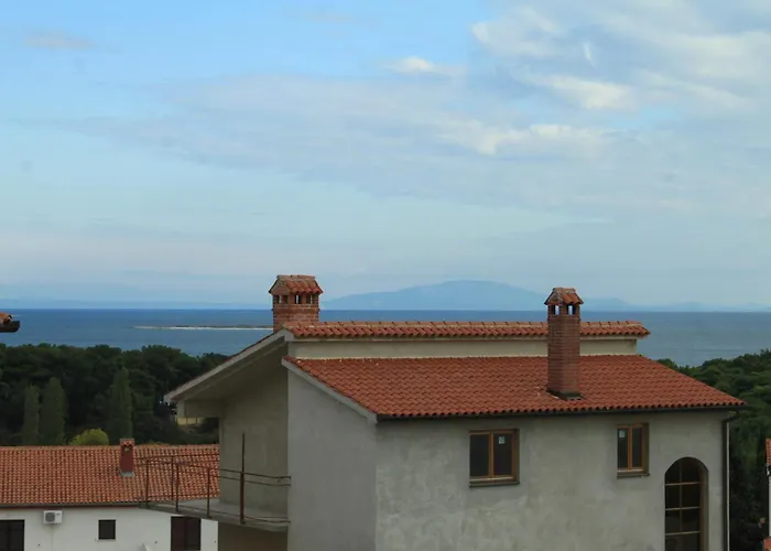 Πανσιόν With A Parking Space Premantura, - 7463