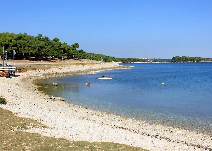 With A Parking Space Premantura, - 7463 Πανσιόν